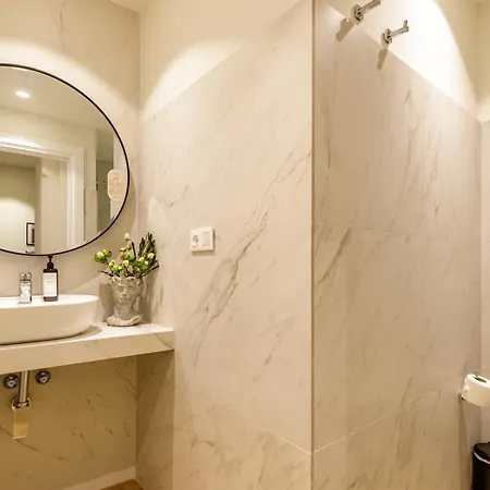 Palacio Vegafuente By Caleta Homes * 말라가
